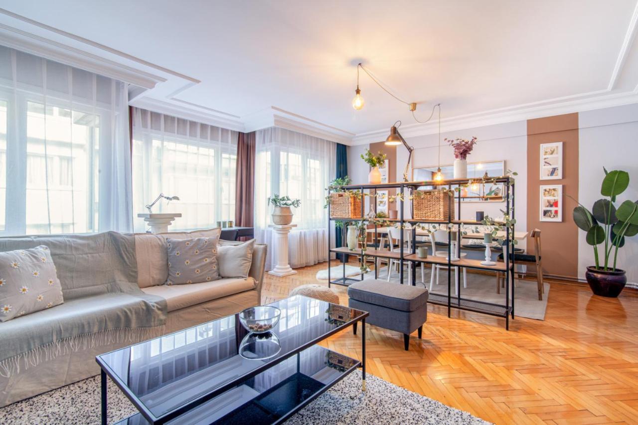 Gorgeous Flat With Lovely Balcony In Nisantasi Istanbul Exterior photo